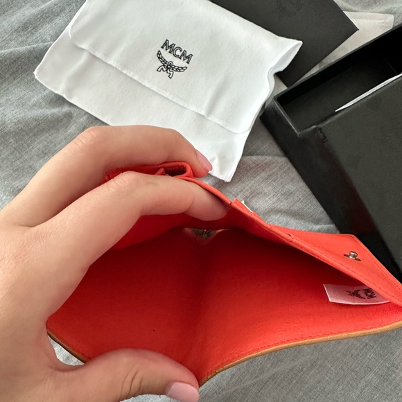 DESIGNER MCM WALLET - Picture 9 of 9